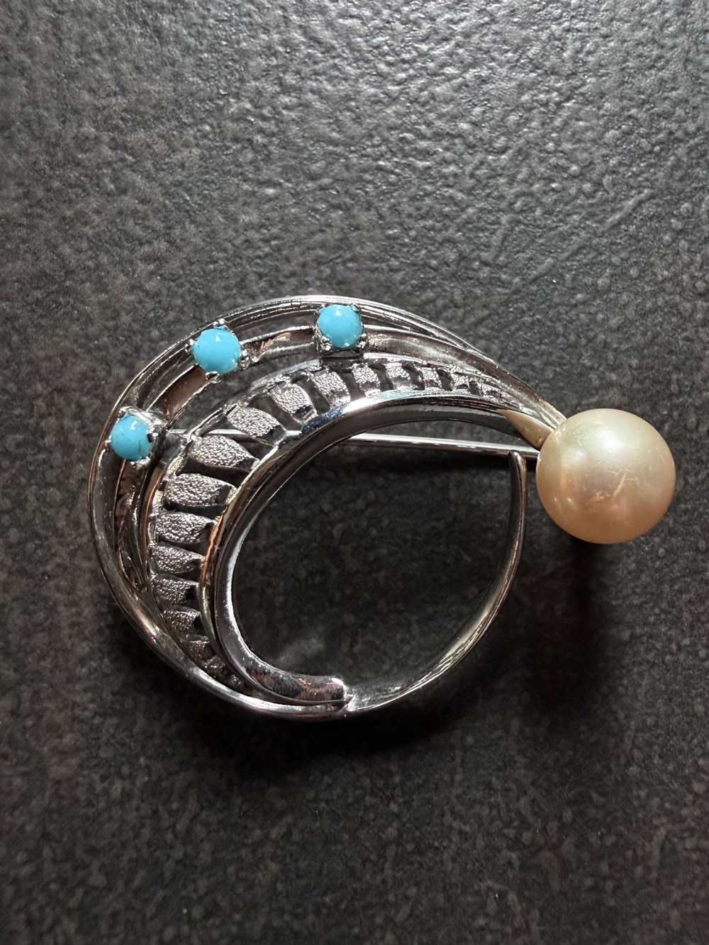 Elegant Silver-Tone Brooch with Turquoise Accents and Pearl